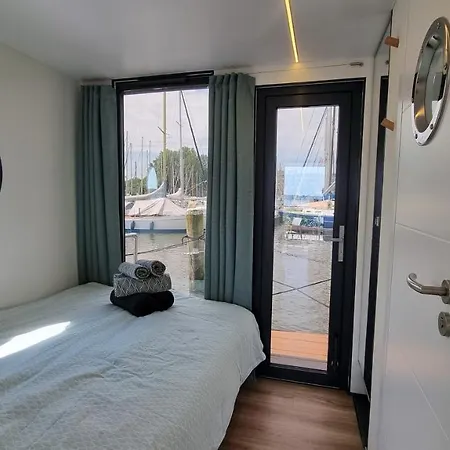 Hausboot Aava