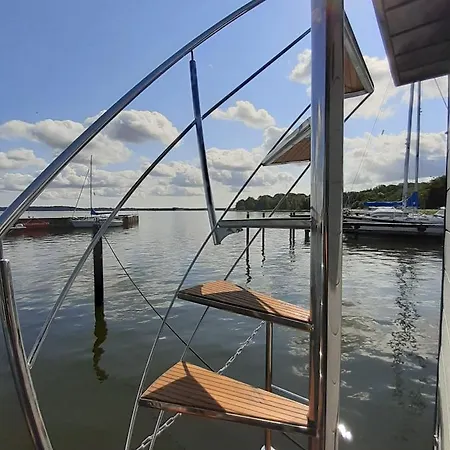 Hausboot Aava *