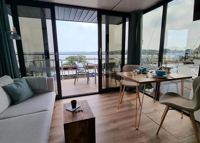 Båthotell Hausboot Aava